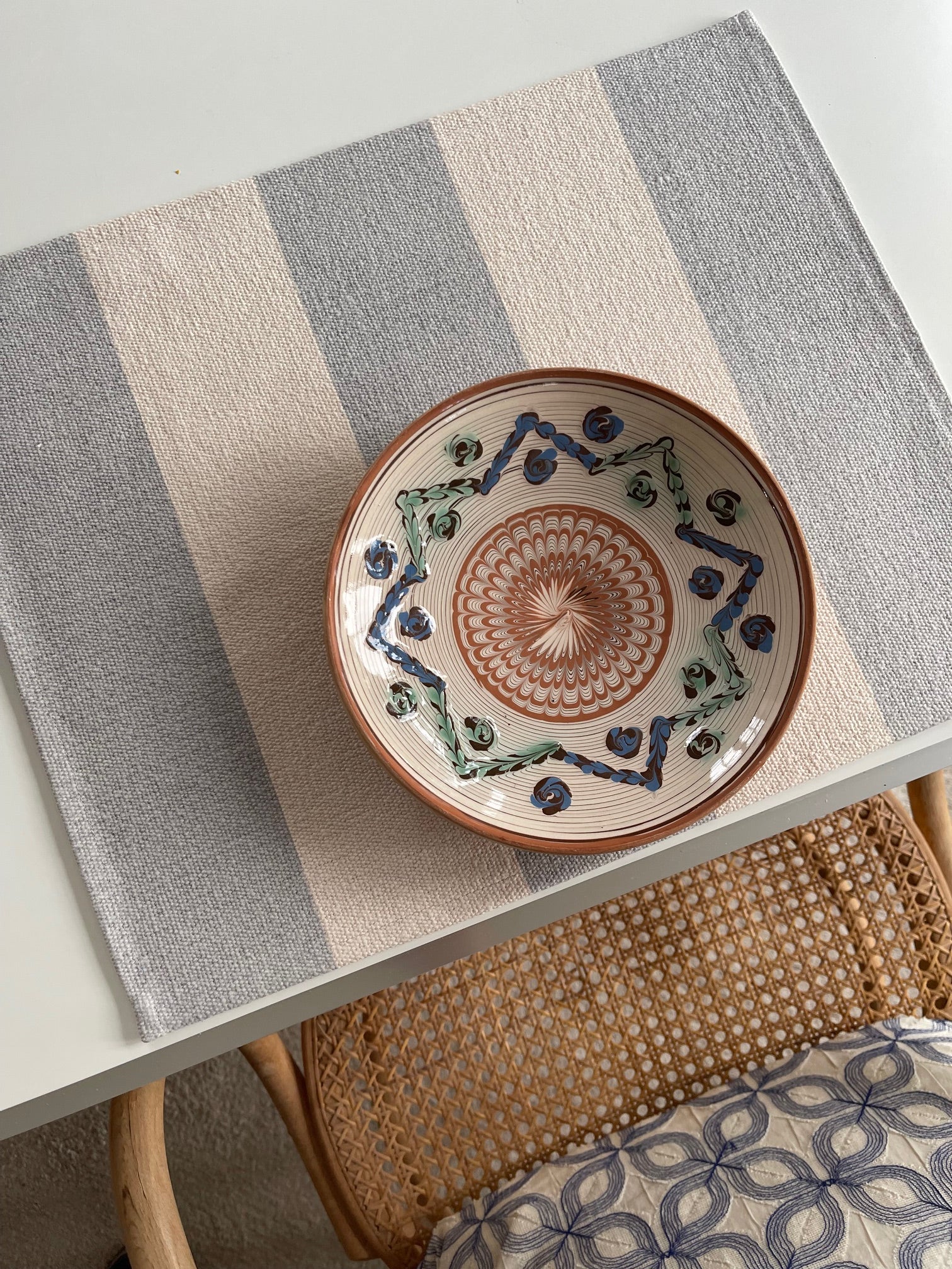 Dækkeserviet, strib - pudder/grå